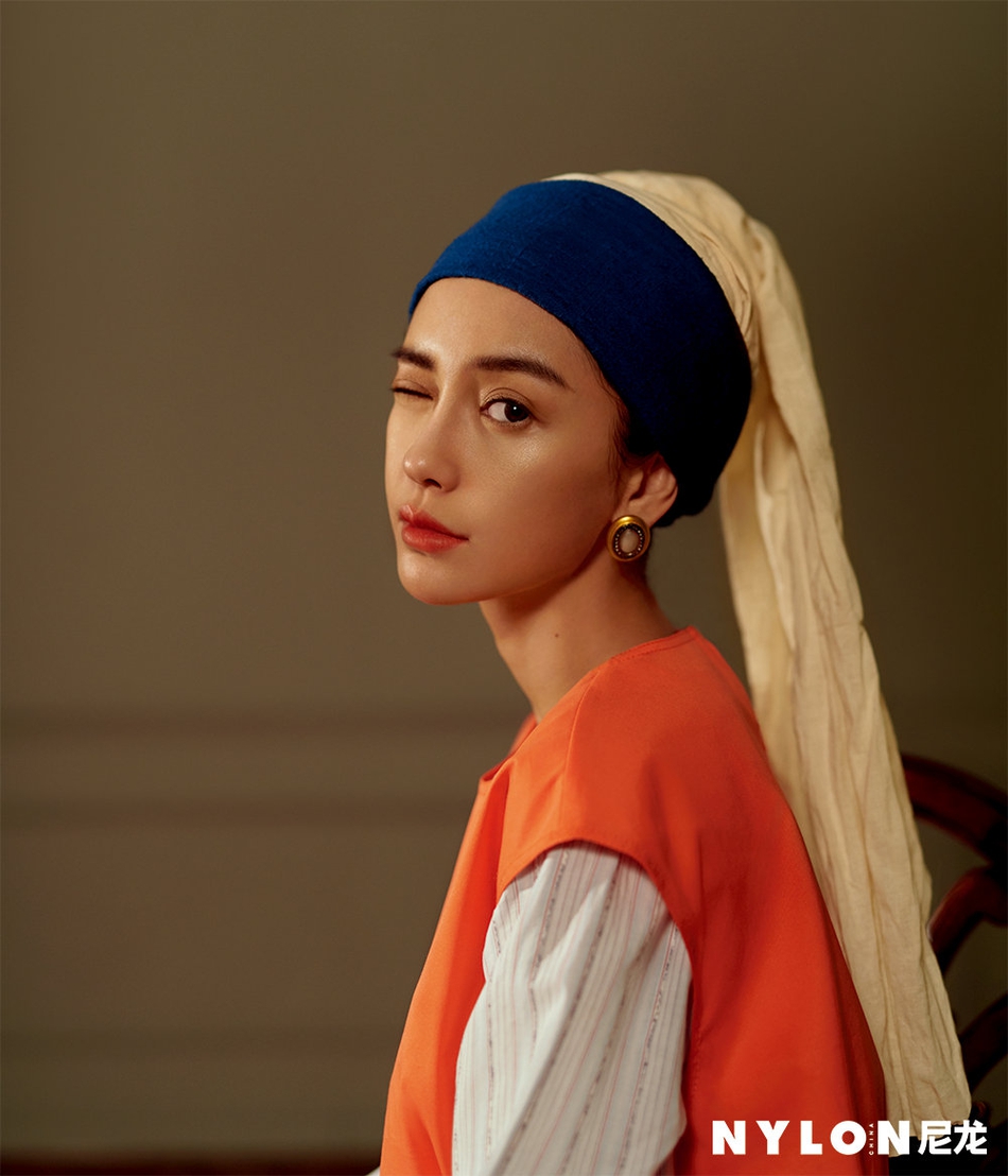 angelababy包头巾cos名画俏皮演绎带珍珠耳环的少女