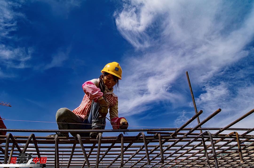 刚柔并济:建筑工地上的女性身影