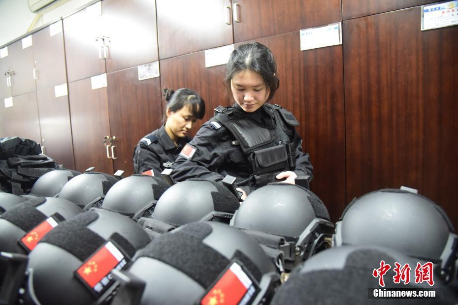广西女法警 铁血又柔情