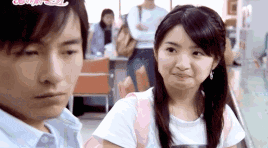 而林允的湘琴从表情到动作都给人一种欠打的感觉,真的是翻拍经典要