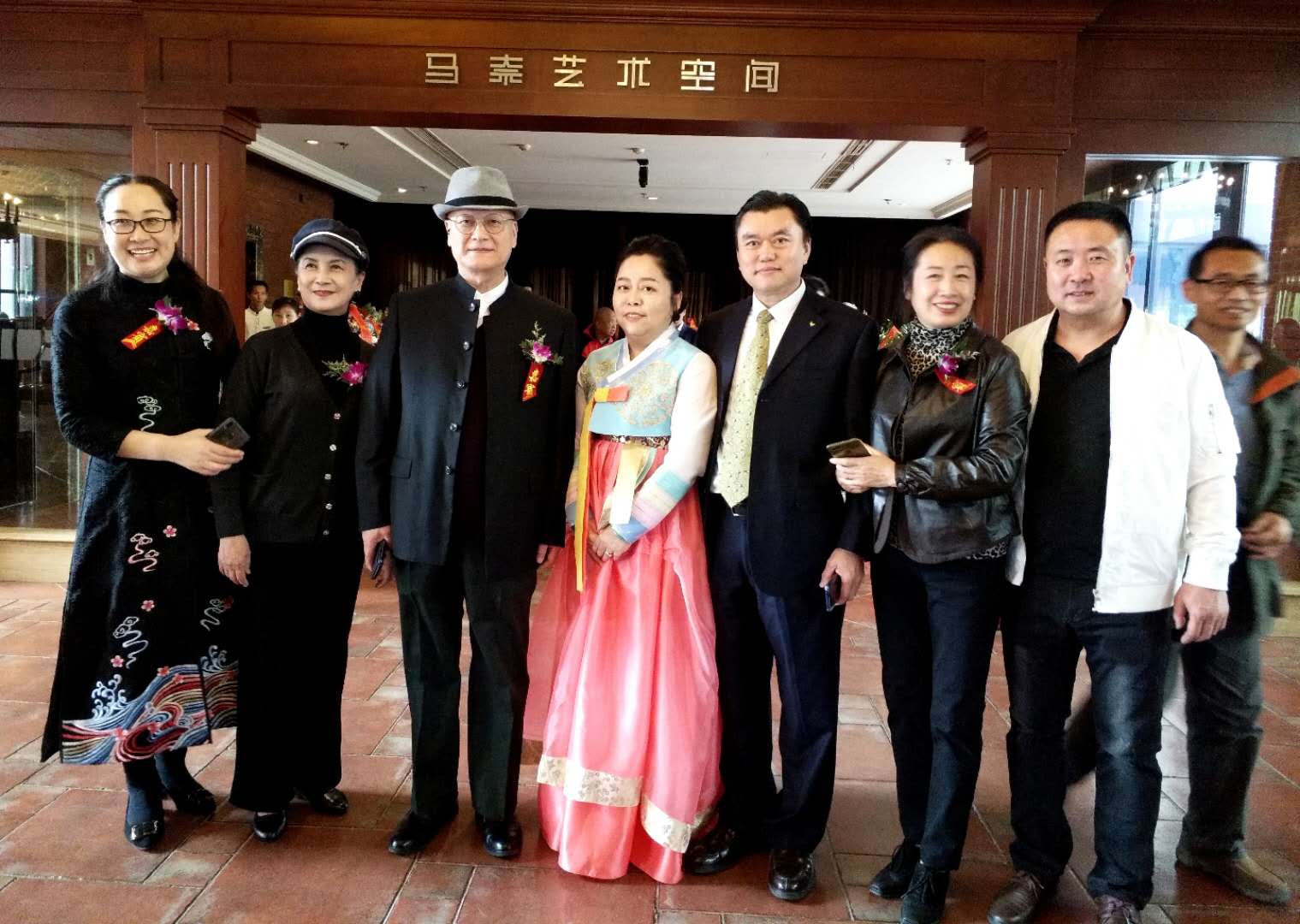 "和谐之翼故乡情"李德洙 李红霞父女精品画展在马奈草地美术馆举行
