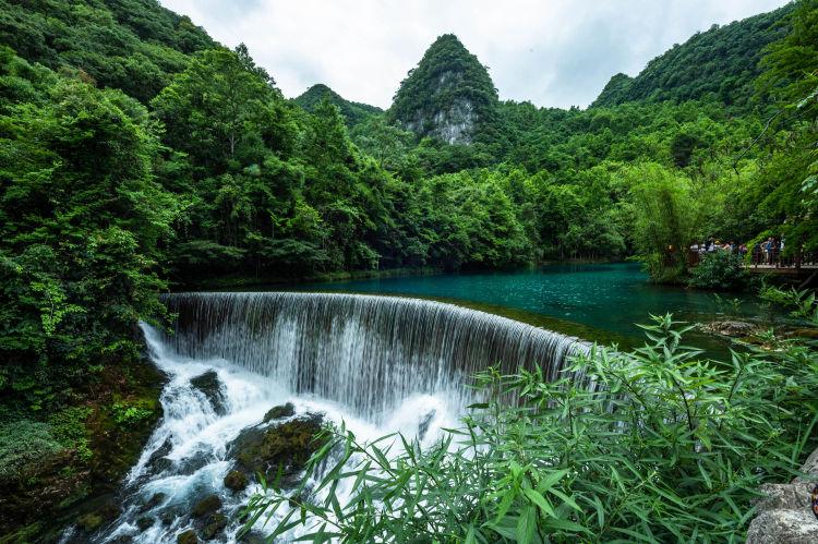 4月30日,贵州省黔南布依族苗族自治州荔波县小七孔景区风光.