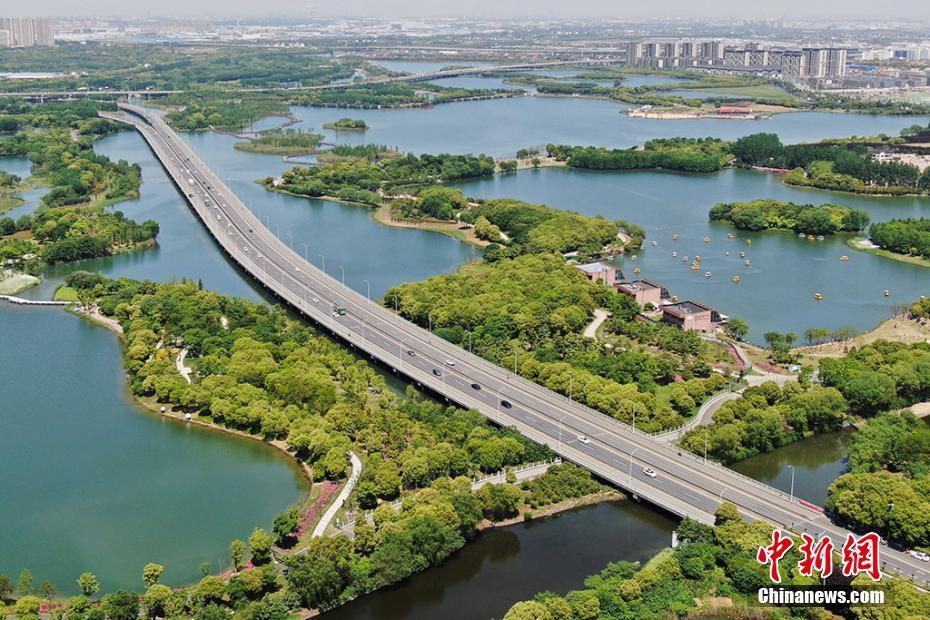 航拍苏州虎丘湿地公园聚焦城市绿肺