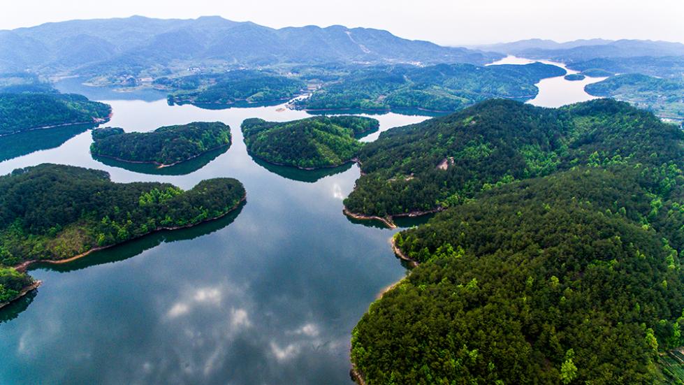 航拍湖北孝昌观音湖 如中国山水画