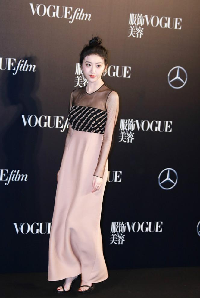 景甜分手后首公开回应感情问题 身穿拼接礼服翩若惊鸿