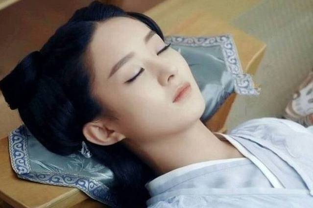 古装剧里的睡美人杨幂唐嫣刘亦菲赵丽颖你最喜欢哪个女明星