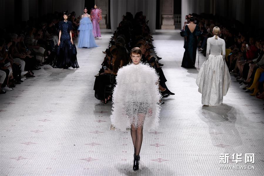 伟德bv1946官网-Mariano Moreno 2026春夏高级定制时装秀