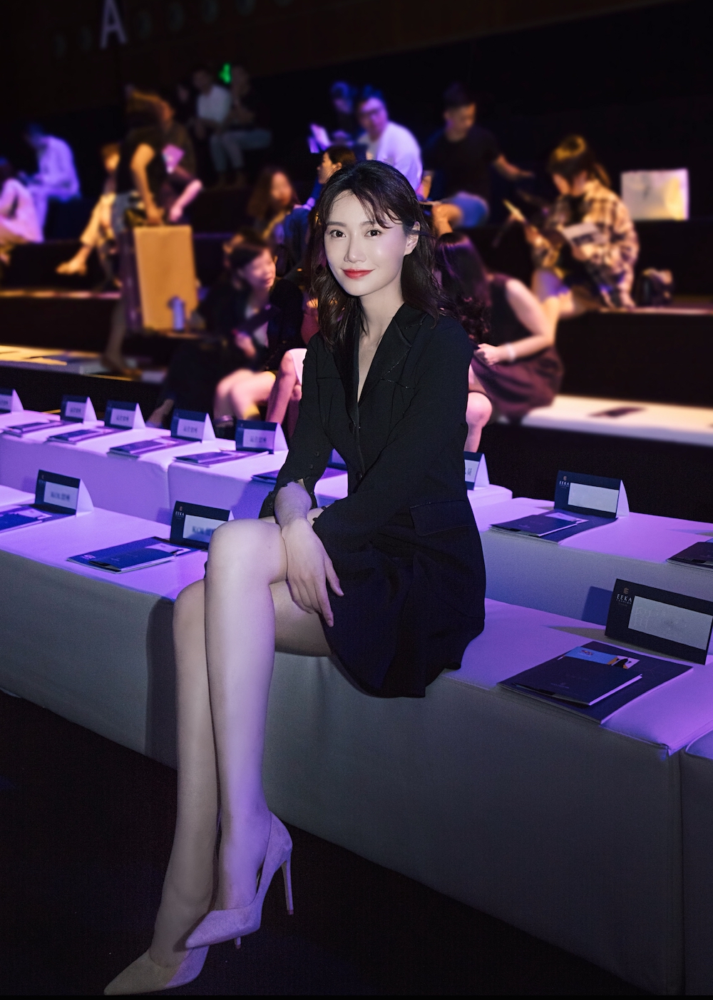 李斯羽红色西装造型重返t台霸气走秀slay全场