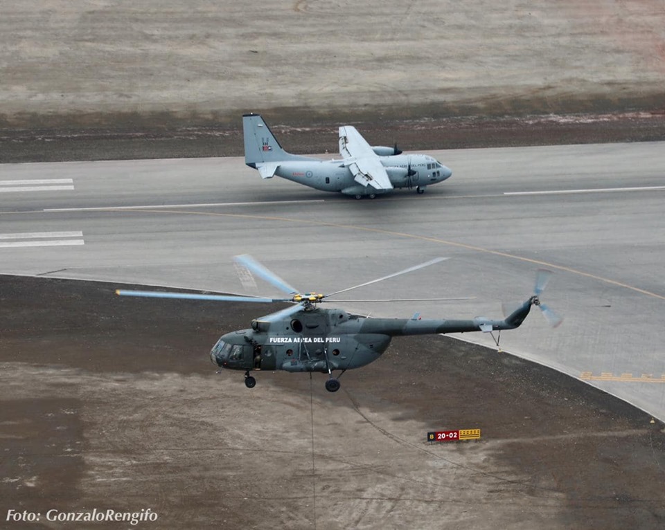 秘鲁空军举行盛大阅兵特种兵扛重型狙击枪受阅