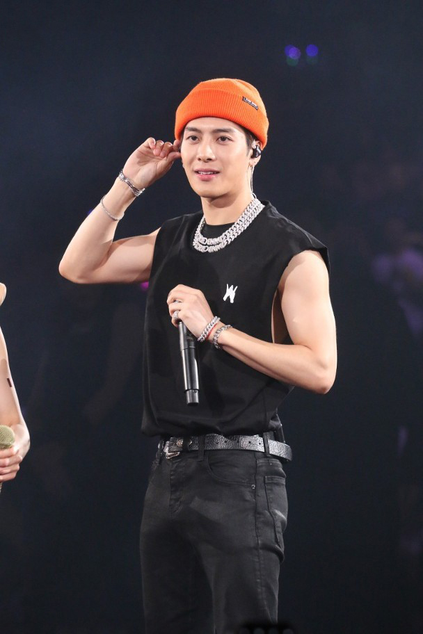 王嘉尔三年未休假害怕失业没时间陪家人