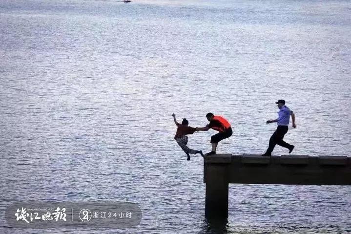 这是一张衢州江山市民王明芝抓拍的瞬间图