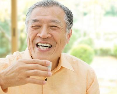 六旬老人上午出院喝酒庆祝下午又被送进急诊