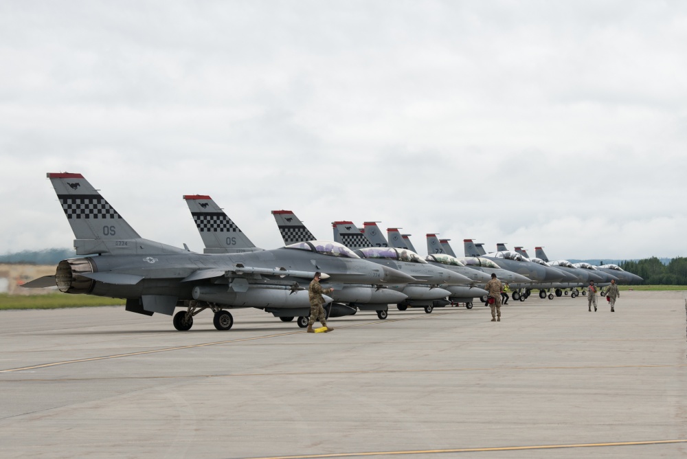 据悉,这批f-16此前驻扎在韩国的乌山空军基地.