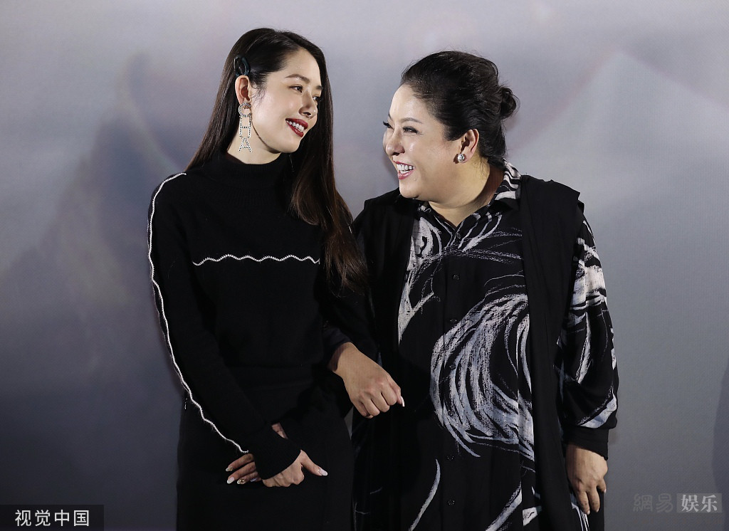 婆媳关系好!向太手挽郭碧婷有说有笑