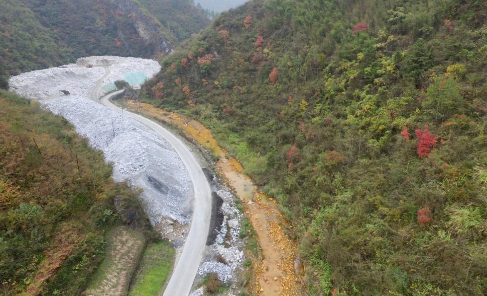 11月6日,澎湃新闻途经湖北省十堰市竹山县得胜镇文峪村时有多位村民