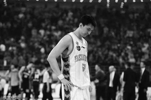 吉喆 ， 1986年10月14日出生于辽宁沈阳，司职大前锋，效力于北京首钢篮球俱乐部。