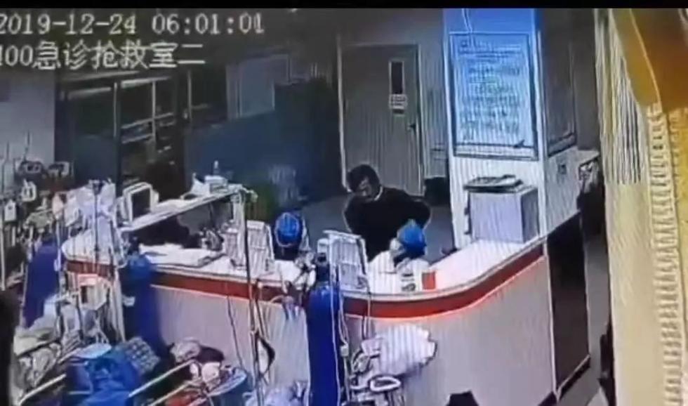 胡锡进：杀医凶徒死有余辜，但勿迁怒于其母