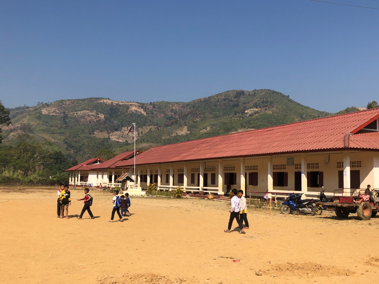 离南欧江一级电站不远的惠娄移民新村小学.