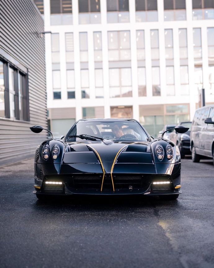 pagani huayra roadster蓝色碳纤维猛兽