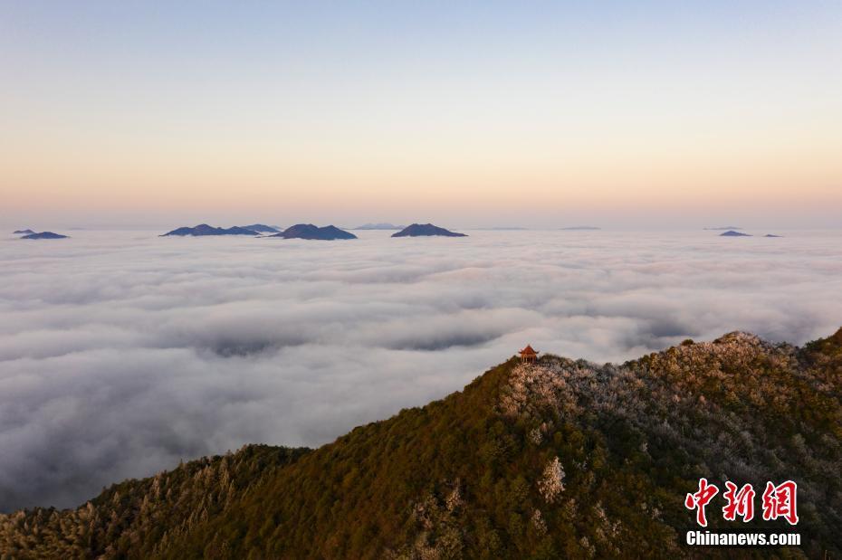 航拍江西崇义阳岭之巅云海雾凇景观