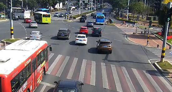 宝马X6乱鸣喇叭被扣车半年！车主不要车上百万打水漂！内幕惊人！（最新发布）