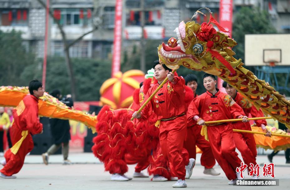 四川阆中举办"千龙千狮闹新春"喜贺新年