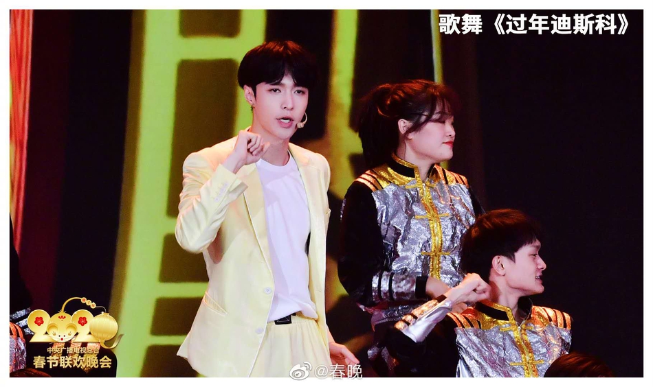 张艺兴陈伟霆董宝石过年disco 活力满满嗨爆全场