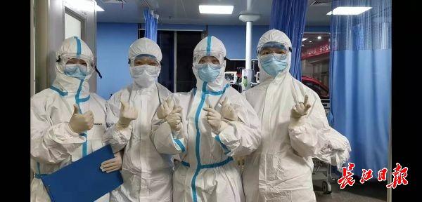 “此刻绝不会是逃兵！”大哭的医生在继续战斗