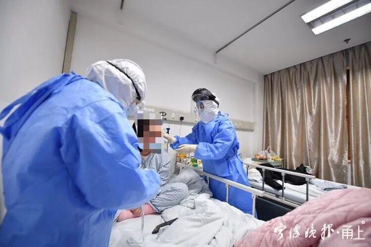 一次聚餐，女老师和几位亲友被确诊，闺蜜病逝……