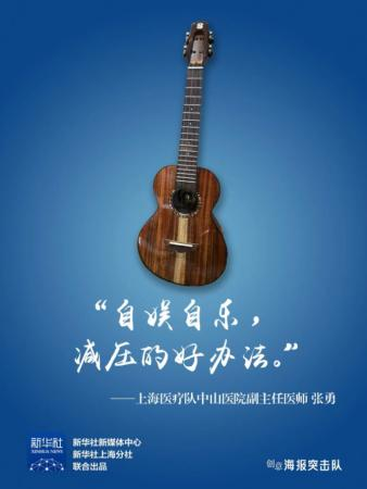 打开他们的行李，看着看着就哭了