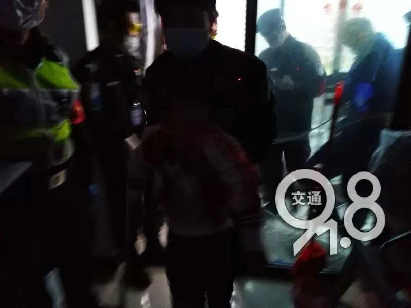 ?事发杭州！三个孩子在家玩捉迷藏，其中一个爬出了4楼窗外……
