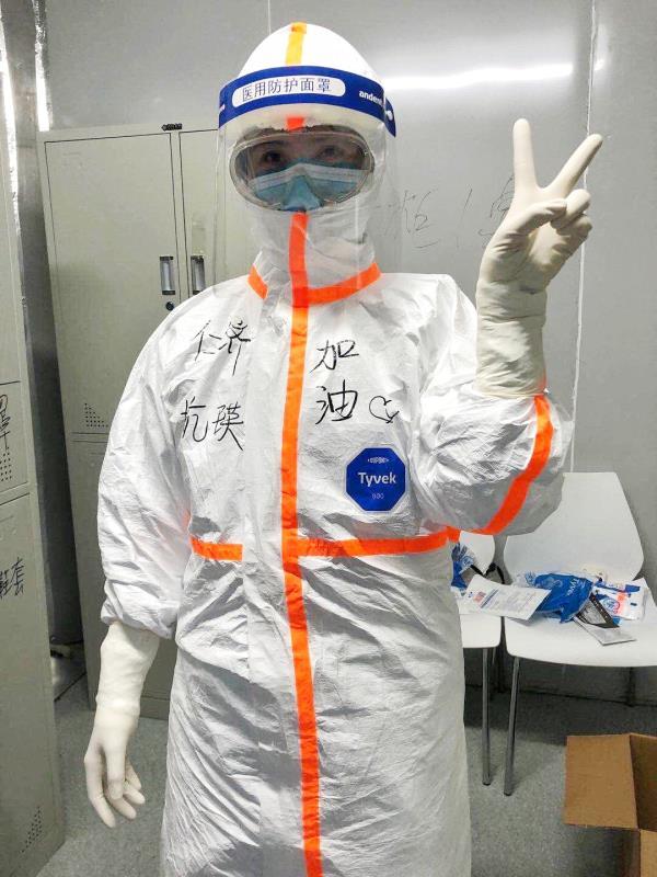 又一批医疗队员在武汉前线入党，70、80、90后都有