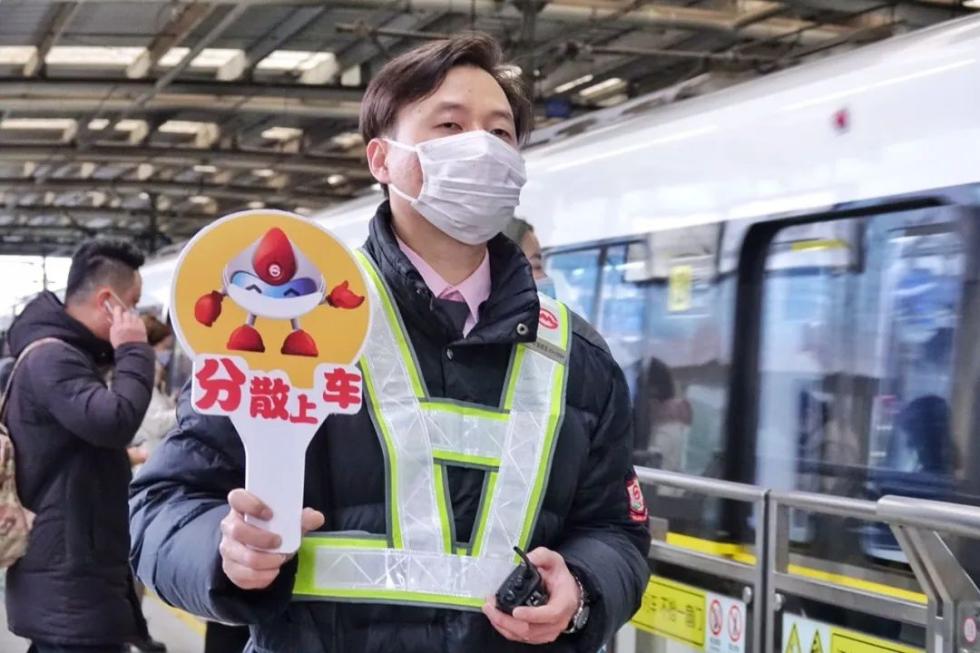 上海中环路外圈北虹路地道发生多车事故！目击者：车辆起火现场浓烟滚滚