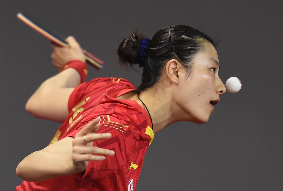 训练停电四处借球、樊振东穿破洞球鞋,“流浪国乒”展现底蕴