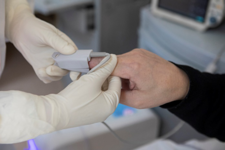 生死拉锯:一名71岁新冠肺炎危重症患者曾想放弃