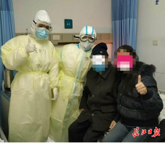 千条医生微信陪伴治愈，55岁女儿与95岁父亲挽手出院