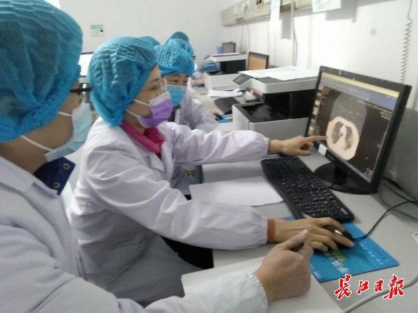 千条医生微信陪伴治愈，55岁女儿与95岁父亲挽手出院