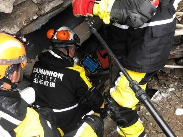“我妈妈就在我旁边!”泉州酒店坍塌事故,温州12岁男孩回忆:当时就像电梯下坠