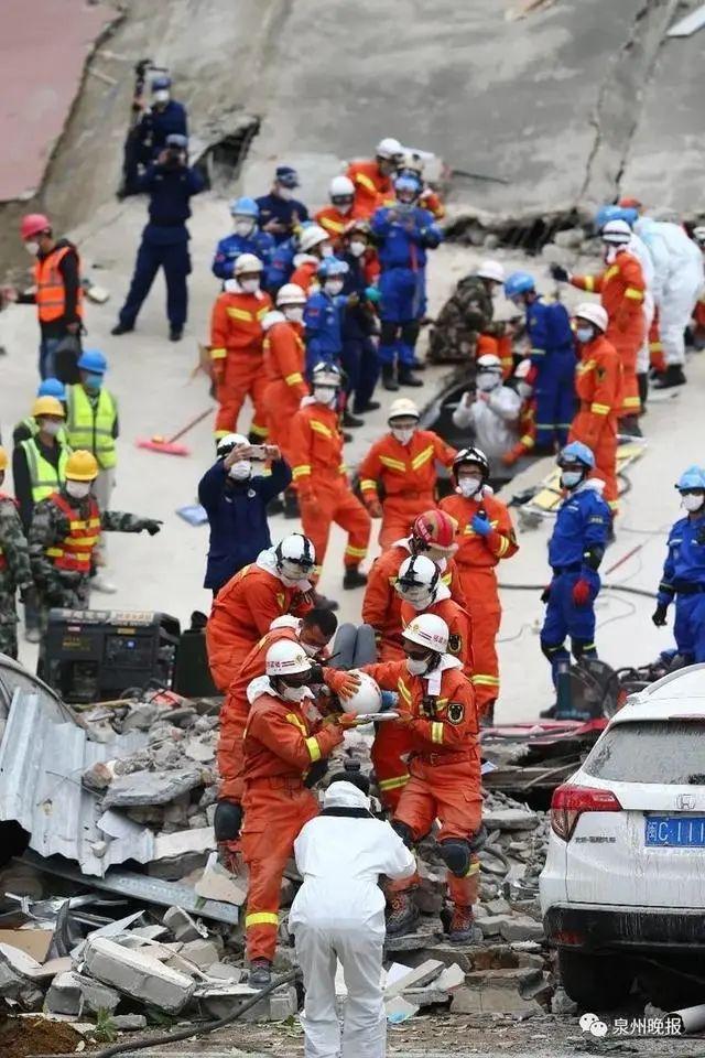 “我妈妈就在我旁边!”泉州酒店坍塌事故,温州12岁男孩回忆:当时就像电梯下坠