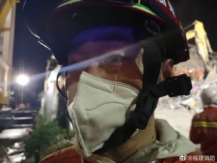 “我妈妈就在我旁边!”泉州酒店坍塌事故,温州12岁男孩回忆:当时就像电梯下坠