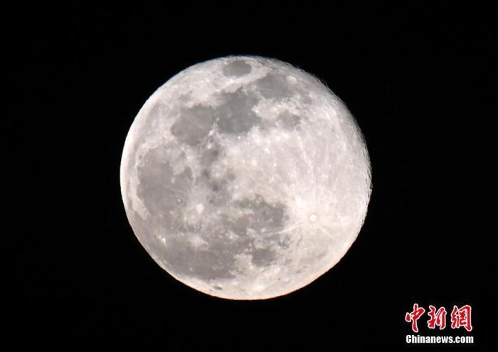 “超级月亮”话题屡登热搜：如何形成？怎样观测？