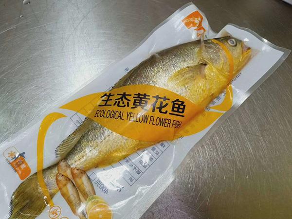 武汉小事|我给邻居家儿子做生日蛋糕,他们回送我一条大黄鱼