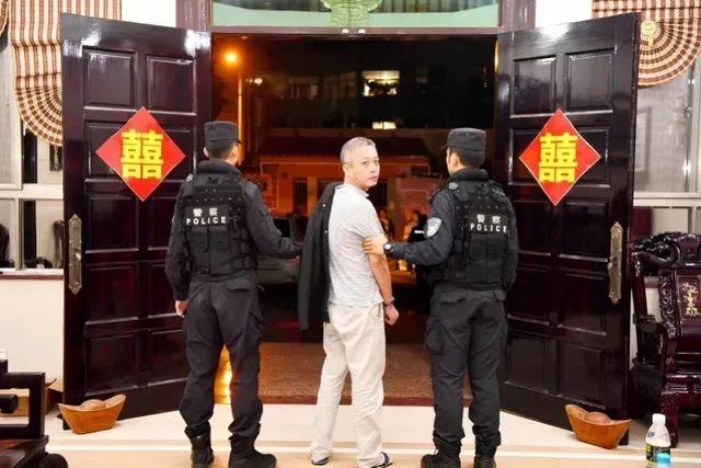 海南黑老大穿防护服受审:终审死刑,至少77名公职人员