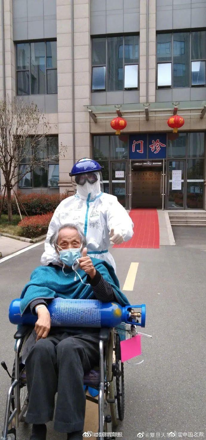 太好了!欣赏落日余晖的87岁老爷爷可以下床了