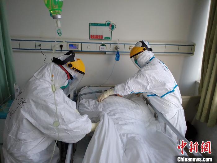 上海援助湖北护士周萍：“病人欢欢喜喜出院是对我们的最大安慰”