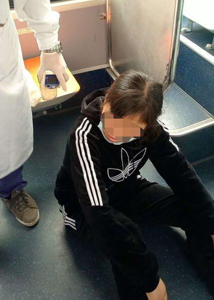 女子公交上突发急病！车上乘客“炸”了......