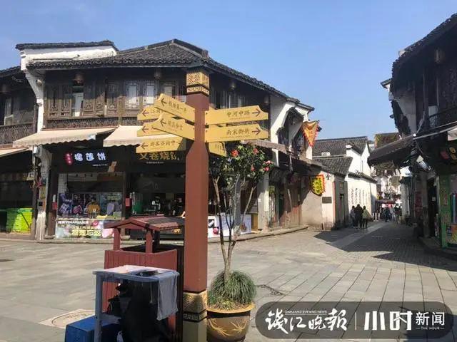 大批蜜蜂突袭杭州清河坊！漫天狂飞吓得女老板直躲：我以为是蝗虫来了