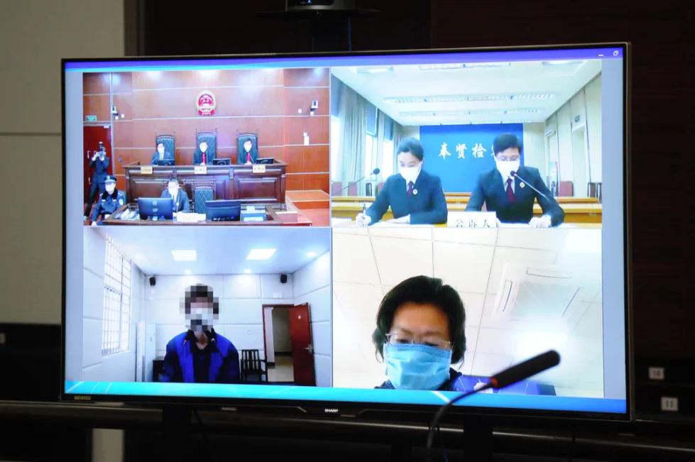 男子以售口罩为由骗取17万去赌博，获刑五年半并处罚金十万