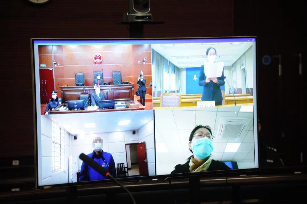 男子以售口罩为由骗取17万去赌博，获刑五年半并处罚金十万