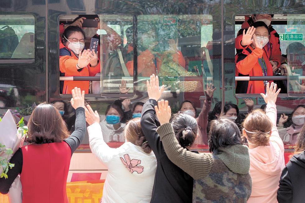 湖北人民深情送别 “谢谢！你们为我们拼过命”